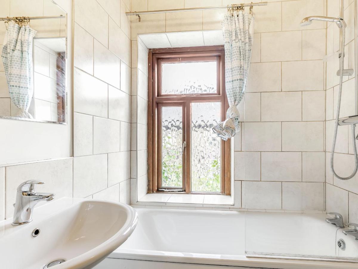 Rosskeen Villa Tideswell Ngoại thất bức ảnh